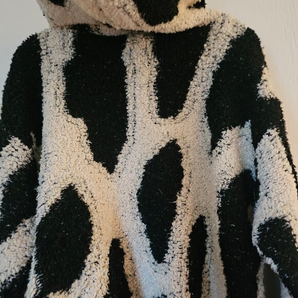 SANDY LIANG Pullover Hoodie - Picture 4 of 4